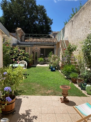 propriete à la vente -   82100  CASTELSARRASIN, surface 214 m2 vente propriete - UBI460363649